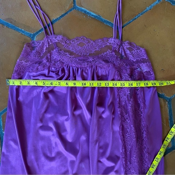 VTG Lorraine Purple Silky Long Lingerie Nightgown Medium M Lace Trim Goddess USA - Picture 4 of 7